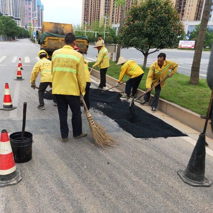 拉萨冷拌冷铺沥青混合料公路修补