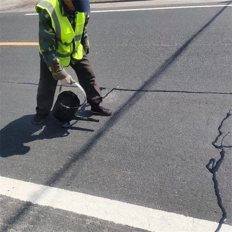 通化公路灌缝胶 沥青热灌缝胶一吨多少钱